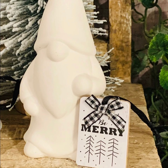 6 Pieces: 3 White Gnomes, 3 Black & White Mini Sign Ornaments - Picture 4 of 8